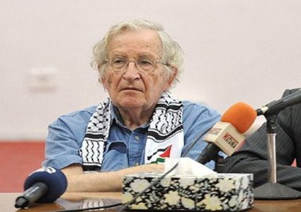 تعرّف إلى نعوم تشوميسكي