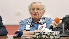 تعرّف إلى نعوم تشوميسكي