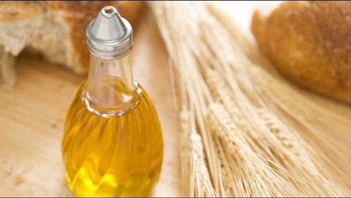 زيت جنين القمح خيارك المثالي لبشرة مشرقة