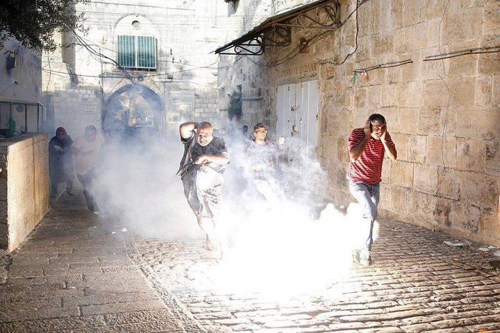 وحشية الاحتلال في المسجد الأقصى..شاهد كافة التفاصيل بالفيديو