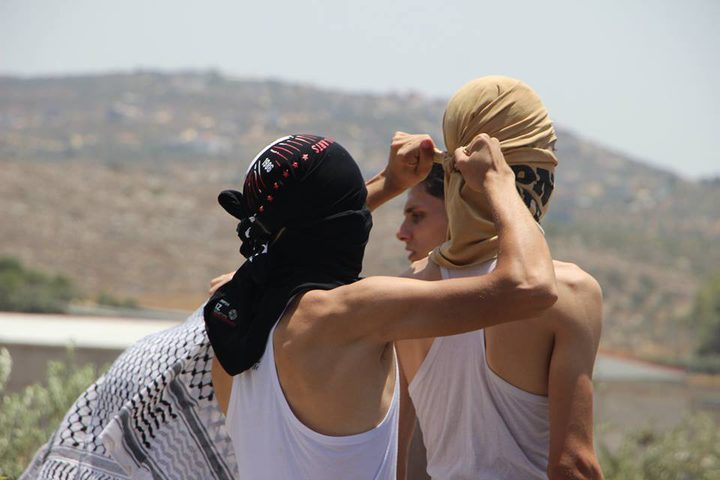 17 اصابة خلال مواجهات جنوب نابلس واندلاع حريق إثر استهداف اراضي المواطنين "فيديو"