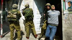 اعتقال شابين أحدهما من ذوي الاحتياجات الخاصة