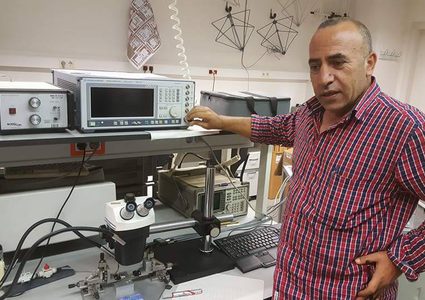 فلسطيني يكتشف طريقة لشحن الهاتف لمدة 10 أيام