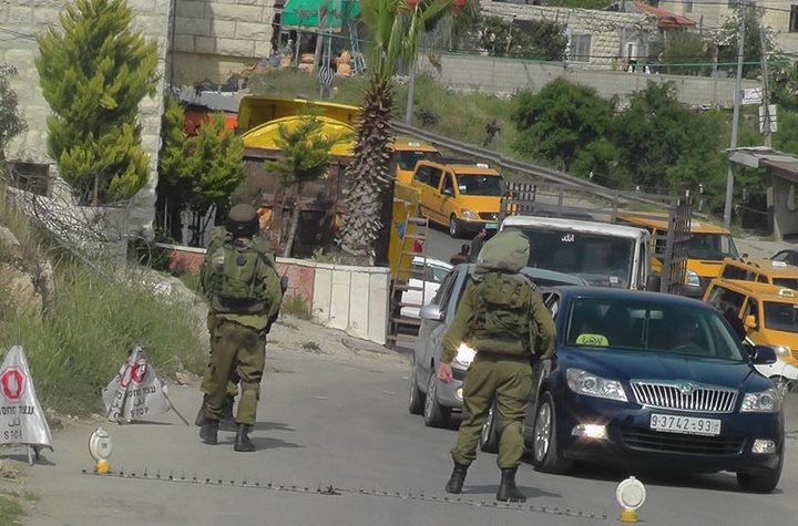الاحتلال يواصل حصار قرية عزون عتمة للأسبوع الثاني