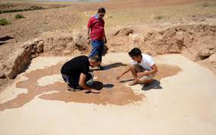 علماء يعثرون على فسيفساء وبقايا كنيسة عمرها 1600 عام