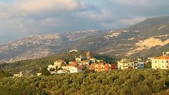 عرجس اللبنانية قرية تتحول إلى هوليوود عربية