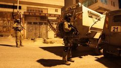 إصابات ومصادرة مركبات خلال اقتحام بيت فجار