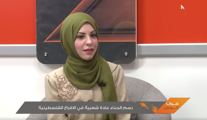 رسم الحناء عادة شعبية في الافراح الفلسطينية