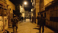 اعتقال ثلاثة فتية بزعم إلقاء زجاجة حارقة