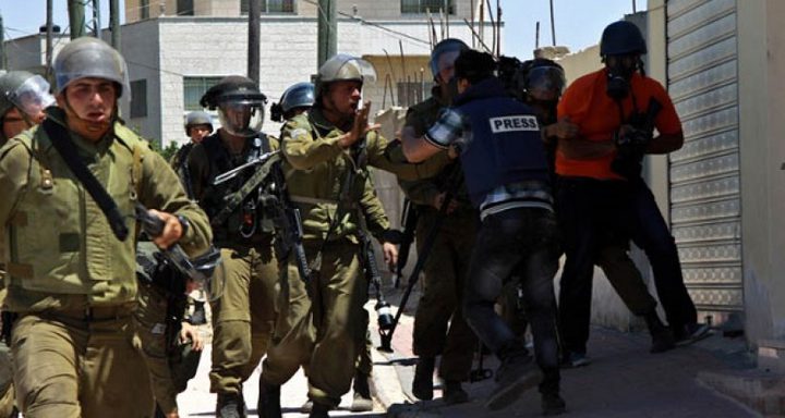 الاحتلال يحتجز مصوّر تلفزيون فلسطين على حاجز برطعة