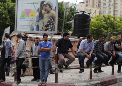 تمضي السنون...وهم ينتظرون بصيص أمل!