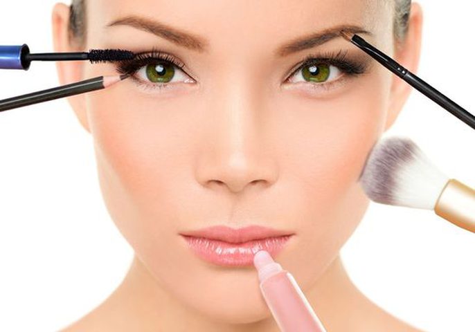 طرق ماكياج خاطئة تبرز التجاعيد