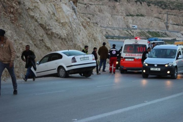 إصابة مواطن بحادث سير جنوب نابلس