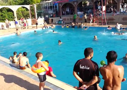 اصابة شاب بحروق إثر الكلور في مسابح الباذان وآخر بكسور في ورشة حدادة بنابلس