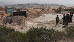 الاحتلال يشرع بتجريف أراضي الجبعة