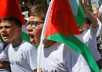 إسرائيل تدفع ترامب نحو "شيطنة" المقاومة الفلسطينية