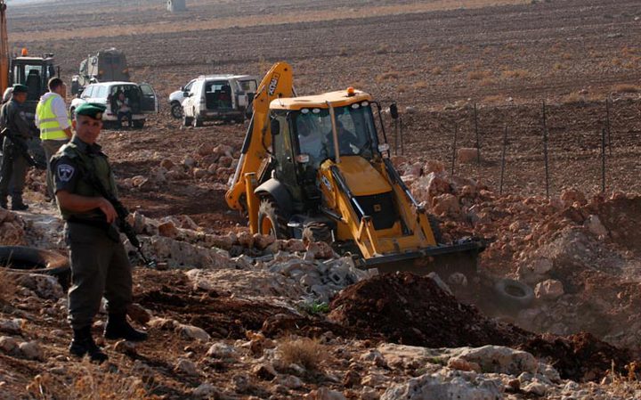 مواطنون يتصدون لجرافات الاحتلال في الولجة