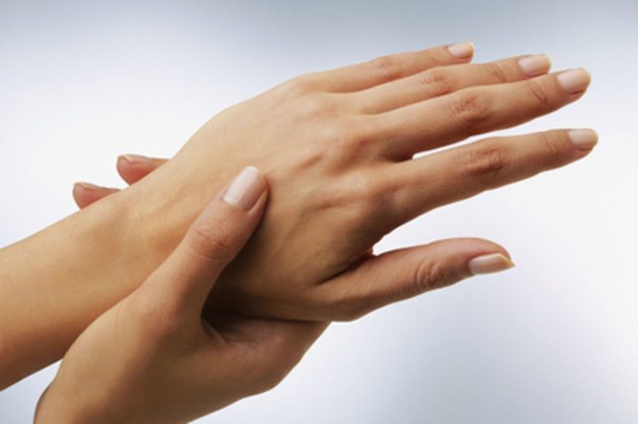 طريقة علاج تجاعيد اليدين بشكل طبيعي