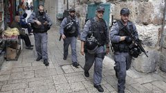 بلدية الإحتلال تلتقط صور منشآت وشوارع جنوب المسجد الاقصى
