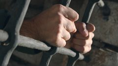 تحت ذريعة الأمن.. الوحدات الخاصة تنقل أقساماً بأكملها في السجون