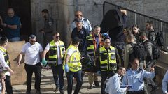 اعتقال سيدة بحجة طعنها حارس أمن بالقدس المحتلة "فيديو"