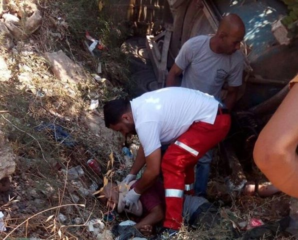 إصابة شاب بجروح خطيرة بإنقلاب جرار زراعي