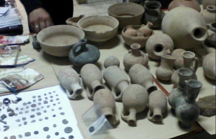 الشرطة والمخابرات تضبطان مواد أثرية ببيت لحم