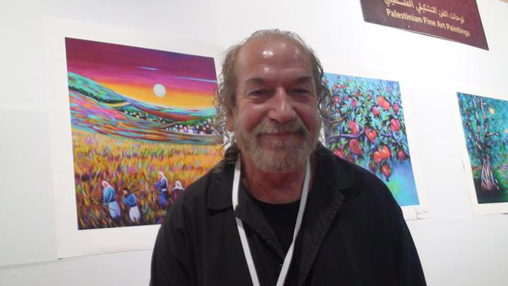 الرئيس يقلد الفنان التشكيلي طالب الدويك وسام الثقافة والعلوم والفنون