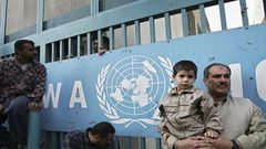 اعتصام المئات في قلقيلية احتجاجا على إغلاق مستشفى الوكالة