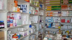 مندوب دعاية وموظف في صيدلية