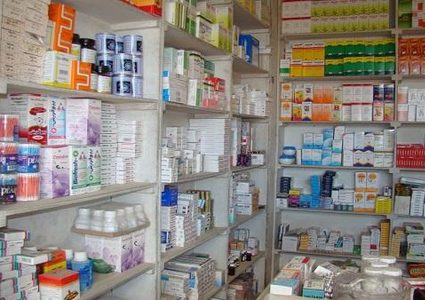 مندوب دعاية وموظف في صيدلية