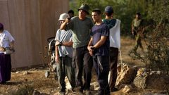 مستوطنون ينصبون بيوتًا متنقلة غرب بيت لحم