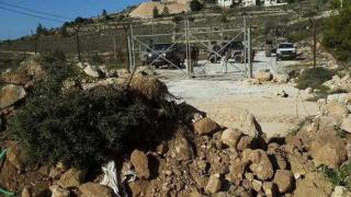 الاحتلال يغلق طرقًا زراعية