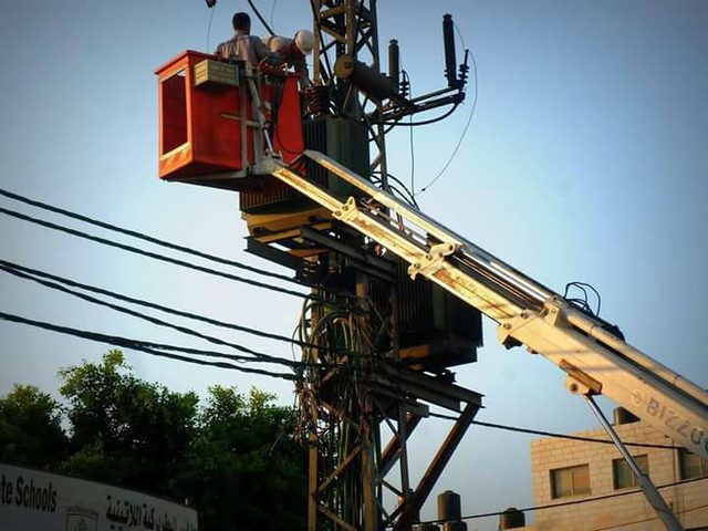 قطع التيار الكهربائي عن عدة مناطق بمحافظة القدس