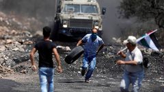 قوات الإحتلال تقمع مسيرة كفر قدوم الأسبوعية