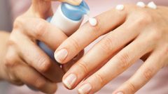 كيف تقومين بعلاج تجاعيد مفاصل اليدين