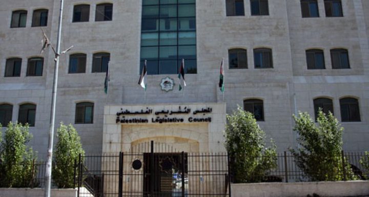 "سيناريوهات" يناقش تعطُّل المجلس التشريعي في أولى إطلالاته "فيديو"