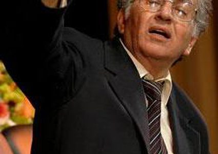 مات منتصب القامة.. وبقي شعره مرفوع الهامة