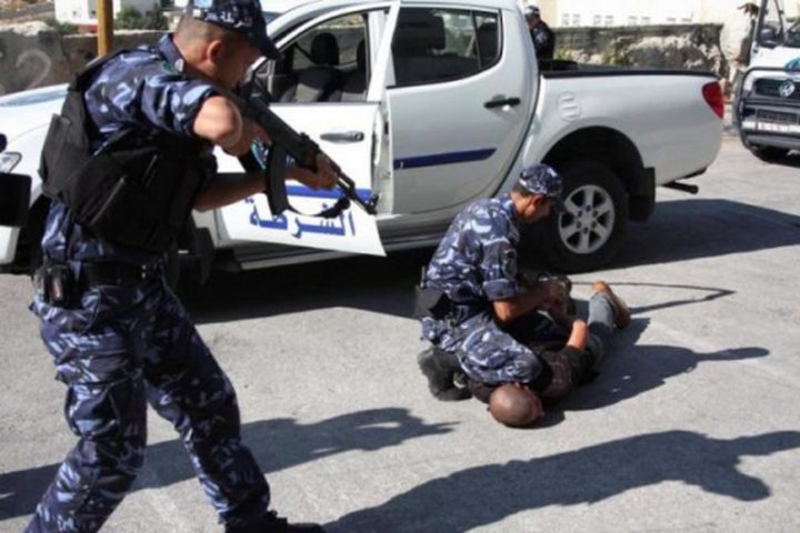 القبض على خمسة أشخاص بتهمة التنقيب عن آثار