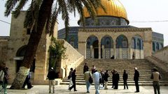 مستوطنون يقتحمون باحات المسجد الاقصى (فيديو)