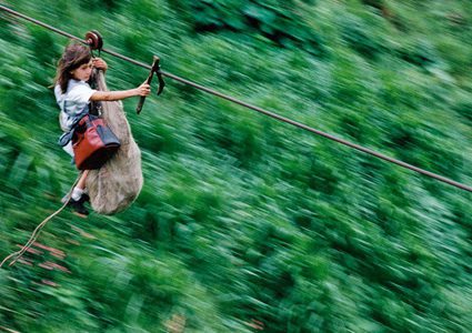 الصراع من أجل التعلم... اخطر واغرب طرق المدارس