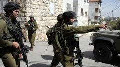الاحتلال يقتحم بيت لحم ويسلم شابا بلاغا