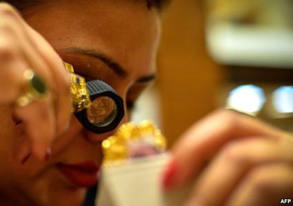 مطلوب بائعة مجوهرات