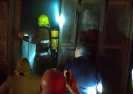 بالصور: اندلاع حريق بمستودعات في شارع القدس شرق نابلس