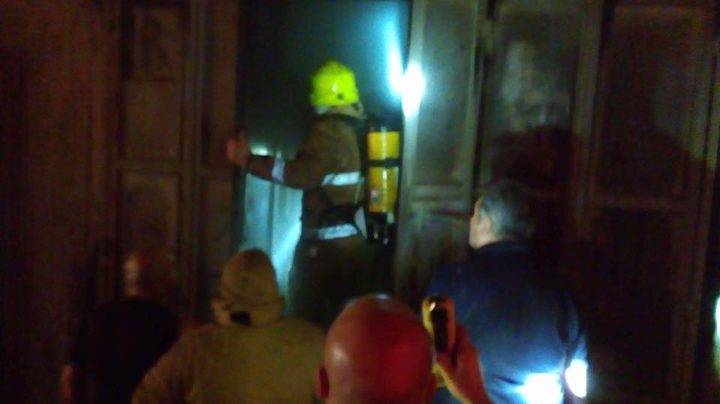 بالصور: اندلاع حريق بمستودعات في شارع القدس شرق نابلس