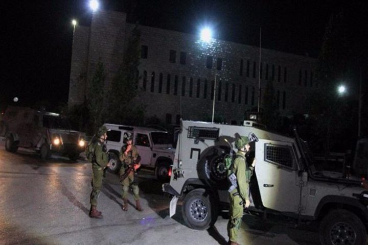 الاحتلال يستولي على بيوت متنقلة لمدرسة شرق بيت لحم