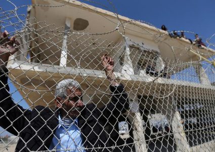 "انفراجة" تبكي غزة وتضحكها.. لكن ما قصة معبر رفح والمشمش؟