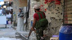 تصاعد الاشتباكات في مخيم عين الحلوة صباحا