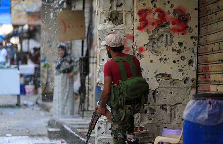 تصاعد الاشتباكات في مخيم عين الحلوة صباحا