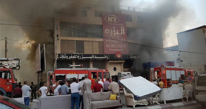 بالفيديو والصور: تفاصيل اندلاع حريق هائل بمجمع البزرة للمفروشات في نابلس